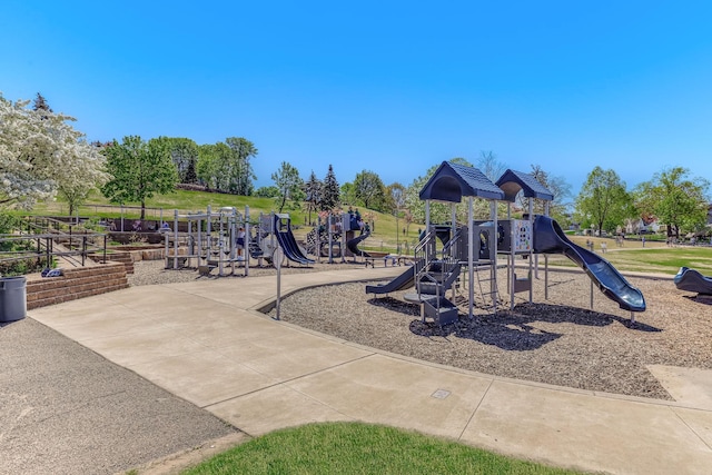 998 Saint Paul Ave, Saint Paul, MN 55116 - view of community jungle gym