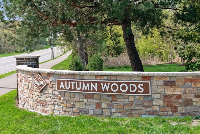 2715 Autumn Woods Dr, Chaska, MN 55318 - view of community sign
