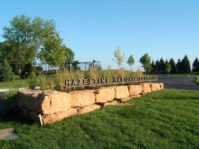 2715 Autumn Woods Dr, Chaska, MN 55318 - view of grassy yard