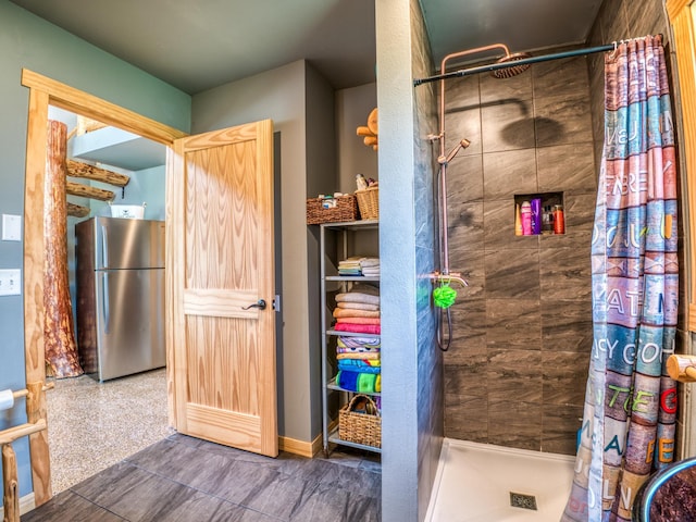bathroom featuring tiled shower