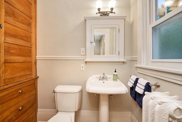 4448 Aldrich Ave S, Minneapolis, MN 55419 - bathroom with toilet