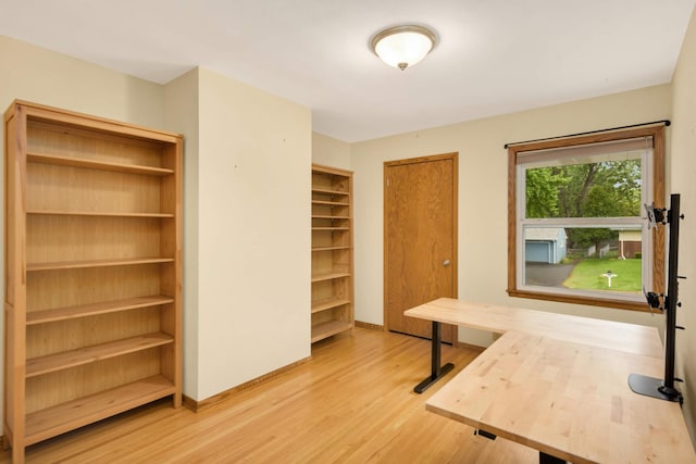 2479 Oxford St N, Roseville, MN 55113 - unfurnished office featuring light wood-type flooring and baseboards
