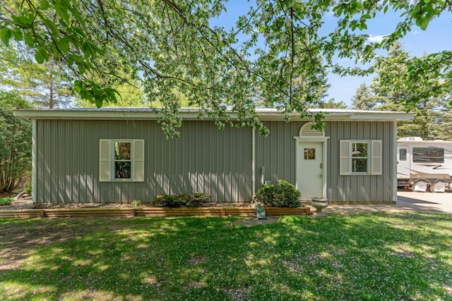 1823 313th Ave NE, Isanti Twp, MN 55008 - view of front of property featuring a front yard