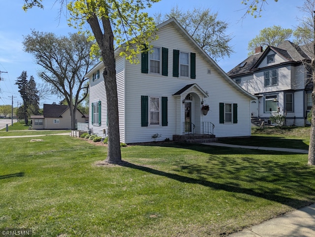 532 Main St S, Sauk Centre, MN 56378 - traditional-style house with a front yard