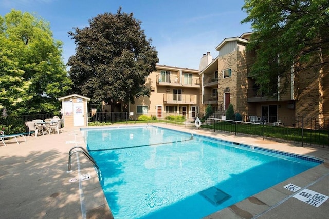 2250 Ridge Dr Unit 11, Saint Louis Park, MN 55416 - community pool featuring fence