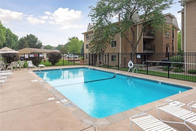 2250 Ridge Dr Unit 11, Saint Louis Park, MN 55416 - community pool featuring fence and a patio area