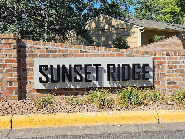 2250 Ridge Dr Unit 11, Saint Louis Park, MN 55416 - view of community sign