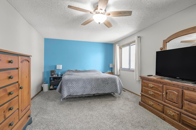 bedroom featuring a textured ceiling, carpet, and a ceiling fan