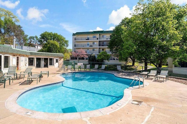 10411 Cedar Lake Rd Unit 413, Minnetonka, MN 55305 - community pool featuring a patio