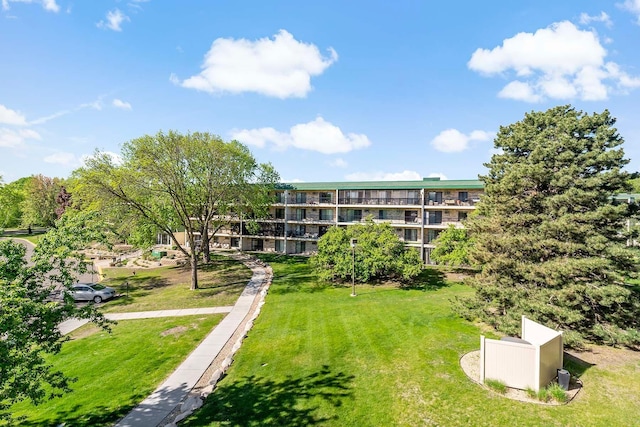 10411 Cedar Lake Rd Unit 413, Minnetonka, MN 55305 - view of community featuring a lawn
