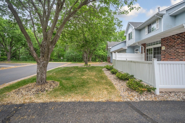 8497 Cortland Rd, Eden Prairie, MN 55344 - view of yard