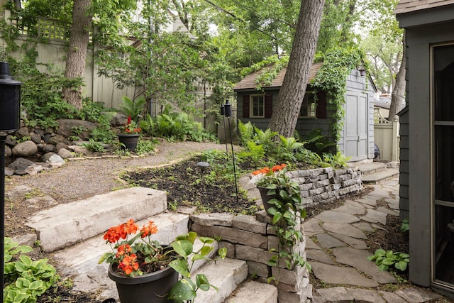 1112 Vincent Ave S, Minneapolis, MN 55405 - view of yard featuring an outbuilding