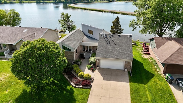 1976 Bay St, Worthington, MN 56187 - aerial view of property and surrounding area featuring a large body of water