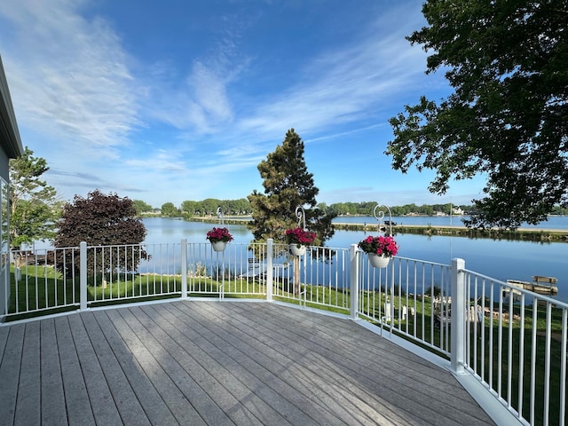 1976 Bay St, Worthington, MN 56187 - deck with a water view