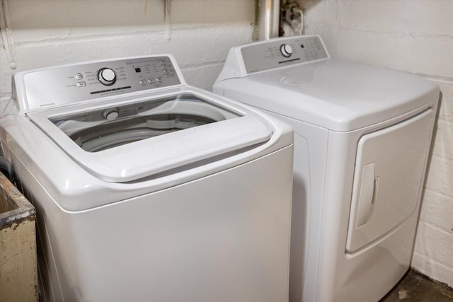 4505 47th Ave S, Minneapolis, MN 55406 - laundry room featuring washer and dryer and concrete block wall