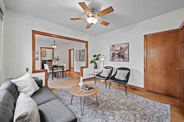 3608 Park Ave Unit 102, Minneapolis, MN 55407 - living room with light wood-style flooring, ceiling fan, and baseboards