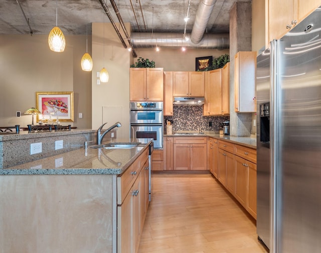 100 2nd St NE Unit A270, Minneapolis, MN 55413 - kitchen featuring appliances with stainless steel finishes, a sink, light wood-style flooring, backsplash, and light brown cabinets