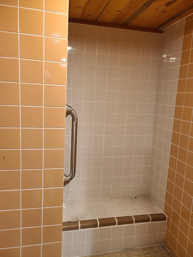 103 4th St, Grand Rapids, MN 55744 - bathroom featuring tiled shower and wooden ceiling
