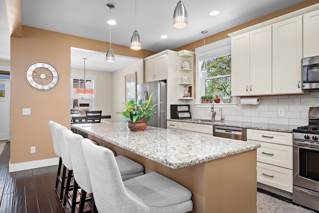 1013 Planters Path, Bayport, MN 55003 - kitchen with stainless steel appliances, a kitchen island, baseboards, plenty of natural light, and recessed lighting