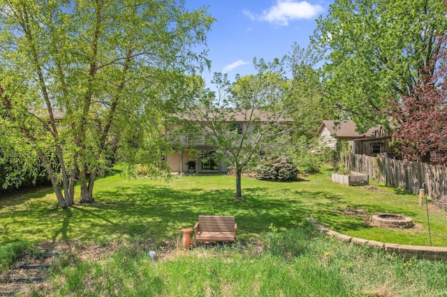 view of yard featuring a fire pit