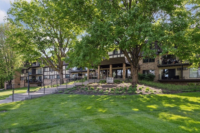 215 Barry Ave S Unit 306, Wayzata, MN 55391 - surrounding community with a yard