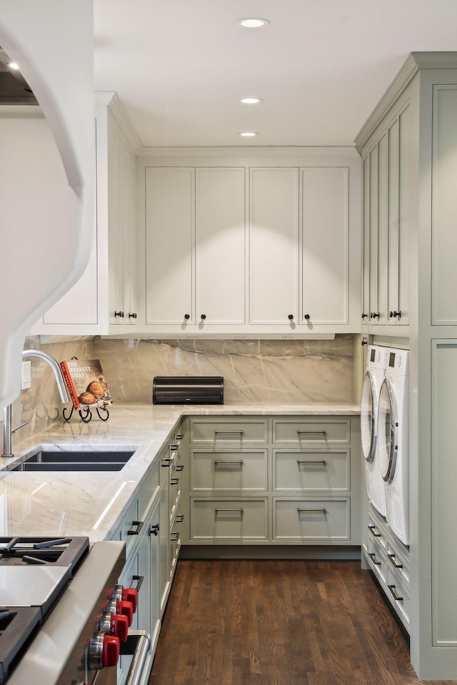 laundry room featuring washer and clothes dryer, dark wood-style flooring, and recessed lighting