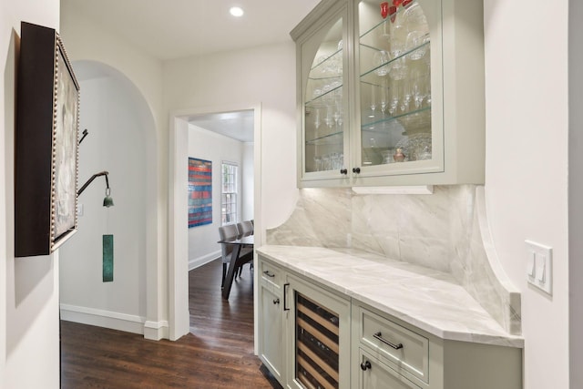 bar with wine cooler, decorative backsplash, baseboards, dark wood-style floors, and recessed lighting
