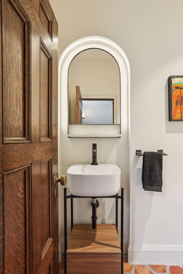 bathroom featuring a sink and baseboards