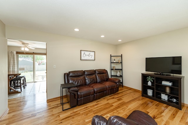 living room featuring light wood-style floors, recessed lighting, baseboards, and ceiling fan