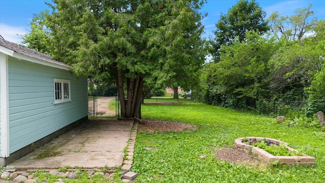 5844 Stagecoach Trl N, Oak Park Heights, MN 55082 - view of yard featuring a gate