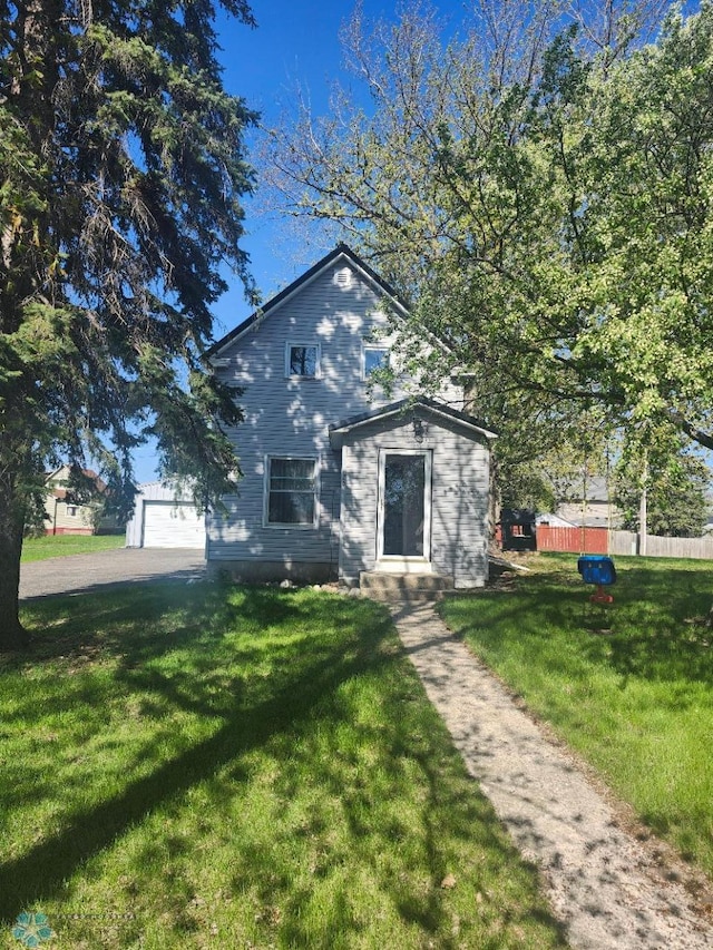 26 5th Ave SE, Lidgerwood, ND 58053 - view of front facade with a front lawn and entry steps
