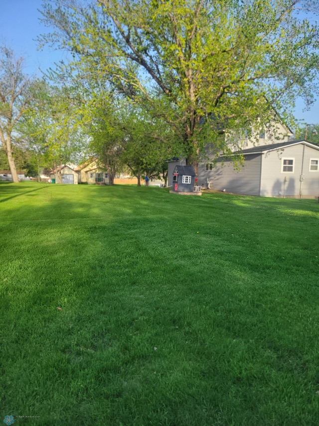 26 5th Ave SE, Lidgerwood, ND 58053 - view of green lawn