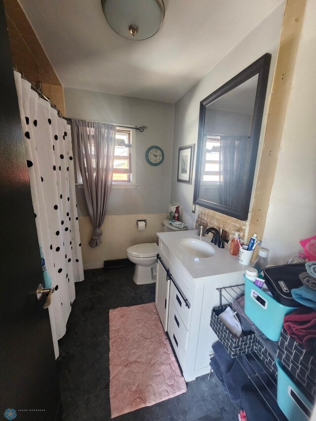26 5th Ave SE, Lidgerwood, ND 58053 - full bathroom with vanity, toilet, and a shower with curtain