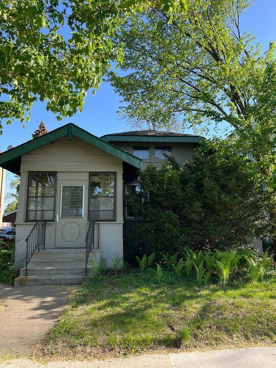 view of front of house with entry steps