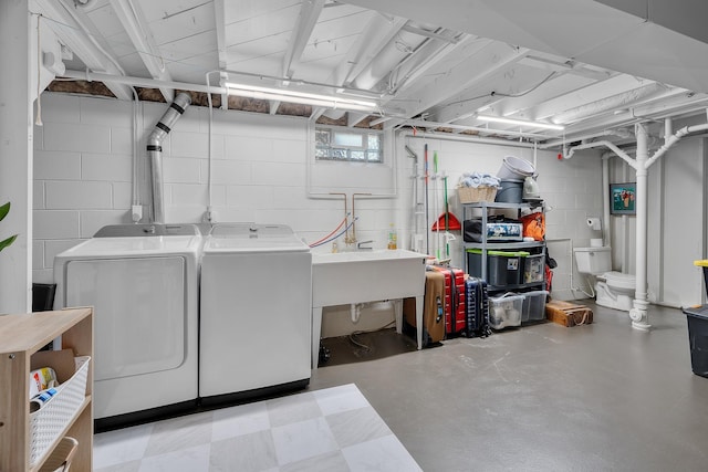 816 5th St S, Stillwater, MN 55082 - laundry room featuring washing machine and clothes dryer