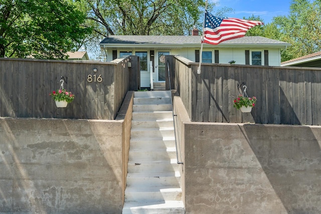 816 5th St S, Stillwater, MN 55082 - view of front facade featuring fence