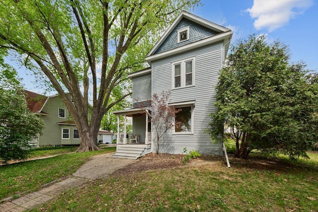 view of front facade with a front yard and a porch