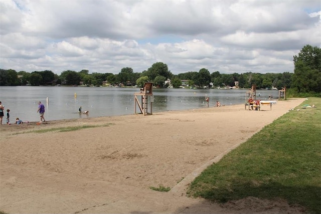 2182 Lakebrook Dr, New Brighton, MN 55112 - water view