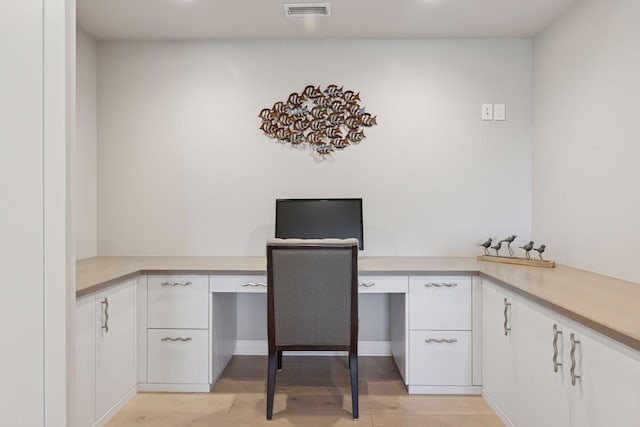 415 Indian Mound St Unit 302, Wayzata, MN 55391 - unfurnished office featuring built in study area and light wood-style floors