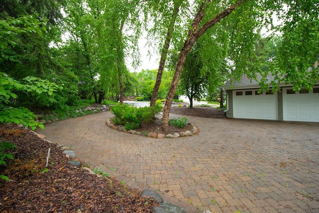 2 Edgcumbe Pl, Saint Paul, MN 55116 - view of yard with curved driveway