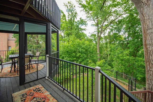 2 Edgcumbe Pl, Saint Paul, MN 55116 - wooden terrace with outdoor dining space