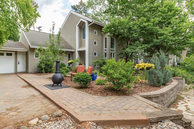2 Edgcumbe Pl, Saint Paul, MN 55116 - view of front facade featuring stucco siding and an attached garage