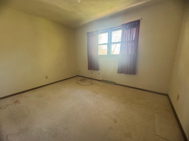 1725 Woodlawn Ave, Owatonna, MN 55060 - empty room featuring carpet and baseboards