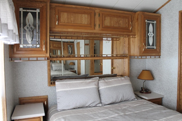 39624 Crane Lake Dr, Clitherall Twp, MN 56515 - bedroom featuring wallpapered walls