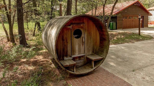 view of outdoor structure with an outdoor structure