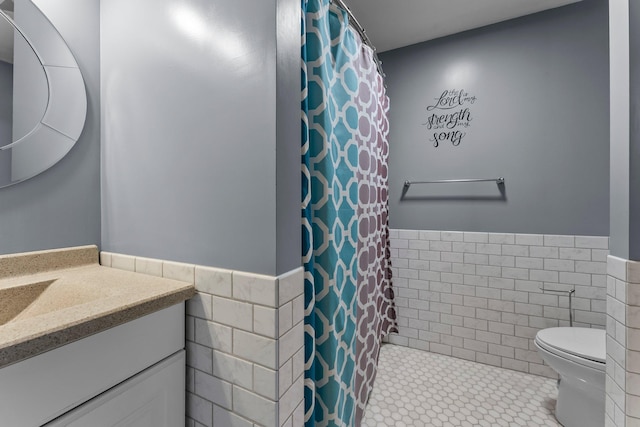331 Sunset Ln N, Cambridge, MN 55008 - full bath featuring tile walls, wainscoting, vanity, a shower with shower curtain, and tile patterned flooring