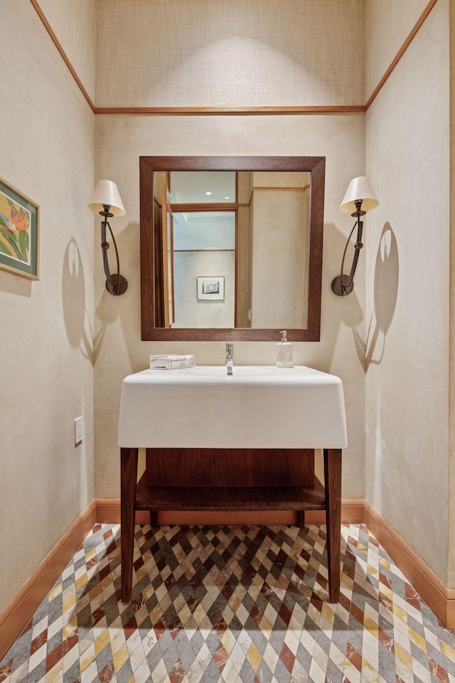 20545 Linden Rd, Deephaven, MN 55331 - bathroom with baseboards