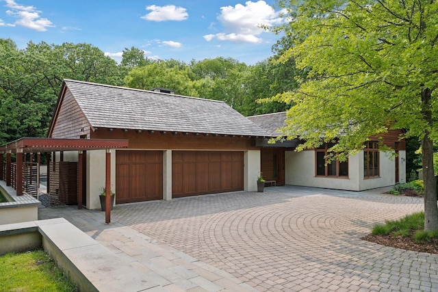 20545 Linden Rd, Deephaven, MN 55331 - garage with curved driveway