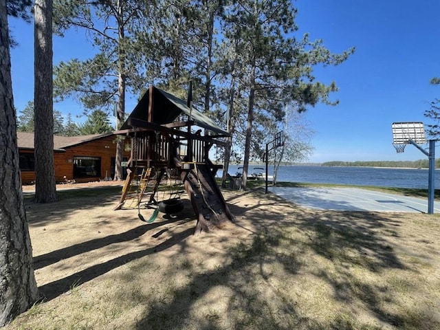 25186 US-71 # 18, Park Rapids, MN 56470 - community play area with a water view and community basketball court