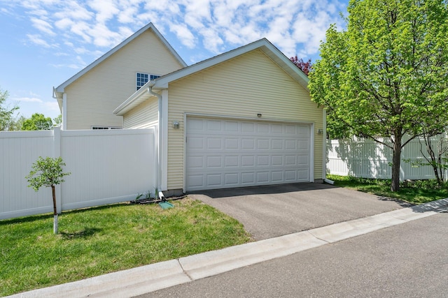 2737 Faulkner Dr, Chaska, MN 55318 - view of side of home with asphalt driveway and an attached garage
